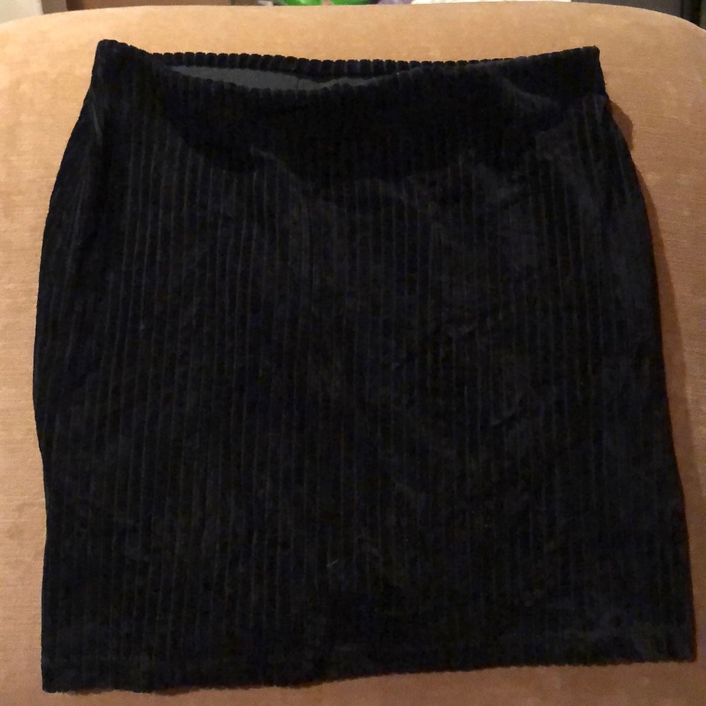Black ribbed body con tube skirt